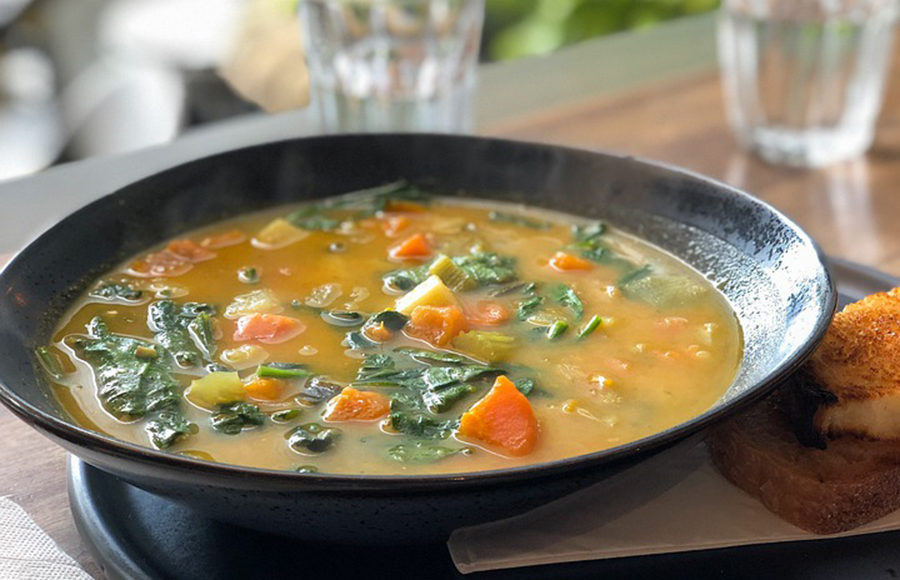 Chronicling the Days – Linda Thompson